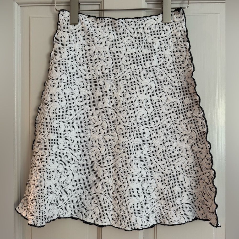 Haystacks White and Black Lace Pattern Stretchy Mini Skirt, sz S
